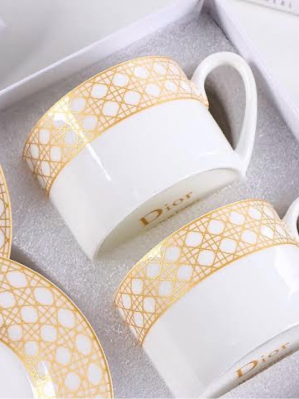 Dior Cannage Montaigne Teacup and Saucer Set
🔍
